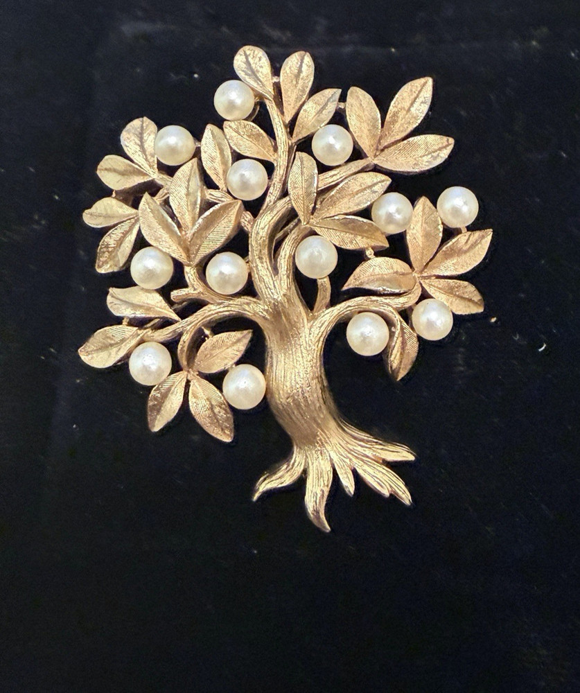 TRIFARI CROWN SIGNED BRUSH GOLD TONE & PEARL TREE BROOCH