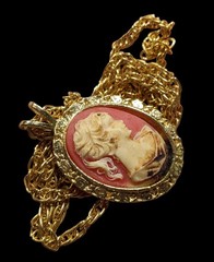 Vintage Cameo Pendant Necklace With Ornate Chain & Intricate Profile Design
