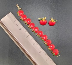 Vintage Red Apple Enamel Jewelry Set – Bracelet & Earrings