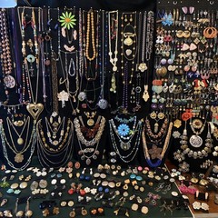 Fabulous 443 Piece Lot Of Vintage + Modern Fashion Costume Jewelry Nice Pieces