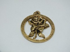 Collectible Pendant Gold Tone Flower Texture 1 1/2″ UNIQUE