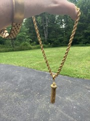 1960’S MONET GOLD-TONE ROPE CHAIN TASSEL ‘DAMITA’ NECKLACE BOOK PIECE 23″