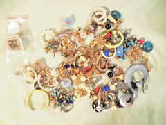 Big 14 oz Lot Earrings Matched Pairs Pierced Ears Gold Tone Faux Jewels Pearls