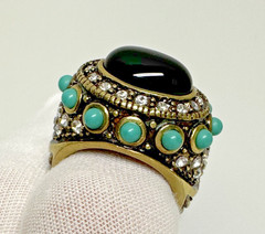 VINTAGE HEIDI DAUS BLACK, RHINESTONE, LIGHT BLUE ACCENTED SIZE 7.5 RING N223