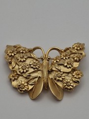 BSK 1970’s Butterfly Daisy Brooch Lapel Pin 2″ x 2.25″