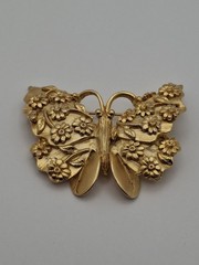 BSK 1970’s Butterfly Daisy Brooch Lapel Pin 2″ x 2.25″