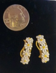 Vintage Dainty Daisy Flower Hand Painted Enamel White Yellow Clip Earrings