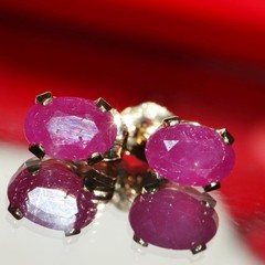 14k yellow gold earrings 1.00ct natural, treated ruby stud vintage 0.6gr N2948H