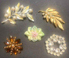 Vintage 18 Pieces LOT!! Signed Sarah Cov., Lisner, Trifari, Avon & W. Germany.