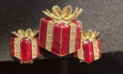 Red Wrapped Present Clip On Earrings And Pin With White Rhinestones M08(03)
