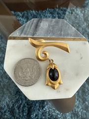 VTG RARE KARL LAGERFELD ART DeCo GoLDToNe MaTTe/DaNGLiNg OVAL Fx BLaCK ONYX PiN