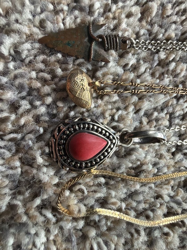 Lot of 4 Assorted vintage Necklaces Including R.C. Pendant value~85$