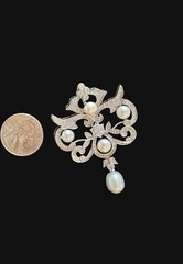 Antique Style Freshwater Pearl Brooch – White Gold Plated