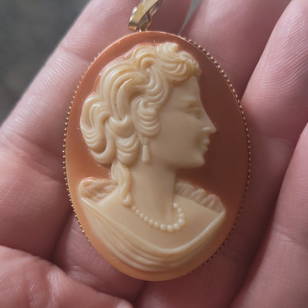 Vintage Oval Cameo Portrait Pendant, Gold Tone Frame