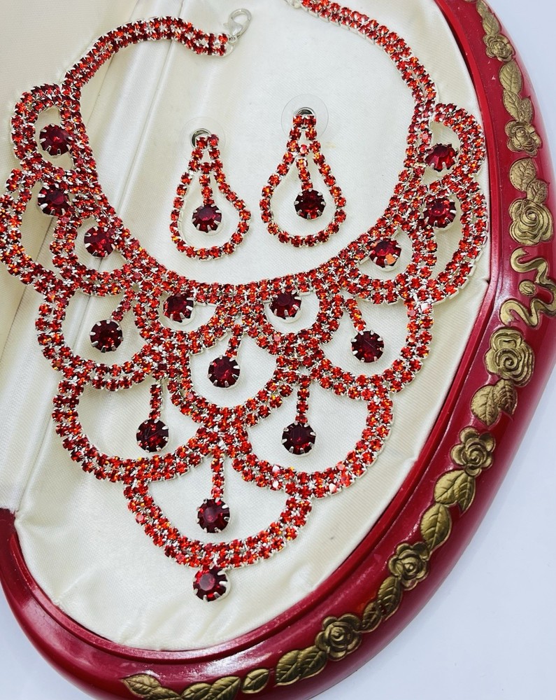 🔥Vintage Style Red Bib Necklace Earrings Set Not Signed (was $110.)