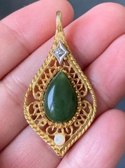 Vintage gold tone nephrite jade genuine diamond pendant