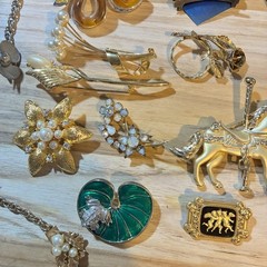28 Pcs Brooch Pin Sweater Clip Jewelry Vintage Modern Lot