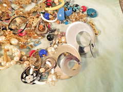Big 14 oz Lot Earrings Matched Pairs Pierced Ears Gold Tone Faux Jewels Pearls