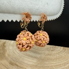 1960’s Mod Soft Plastic White Daisy Ball Drop Dangle Clip Earrings Hong Kong