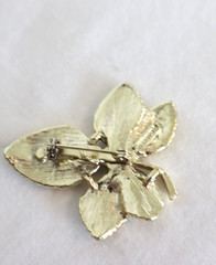 Vintage Goldtone Brooch/Pin Leaf Shaped Lapel/Scarf Pin Secure Clasp