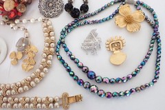 Vintage Jewelry Lot 21 Pc Necklaces Brooches Earrings Trifari Deco MOP Glass