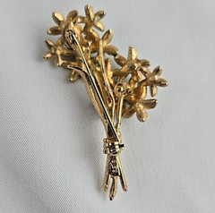 Vtg Pastelli Enamel and Goldtone Brooch Blue Teal Floral Flower Bouquet 2 inches