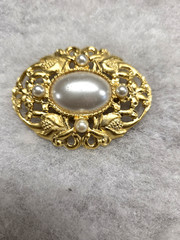 Vtg brushed gold tone floral filigree faux pearl Pin