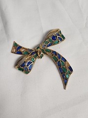 Vintage 60s Crown Trifari Modern Mosaic Blue & Green Poured Glass Bow Pin 3″
