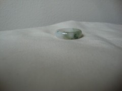 VINTAGE 1970s HONG KONG HANDMADE MOTTLE LIGHT GREEN JADE 2MM X 6MM BAND SZ 11.25