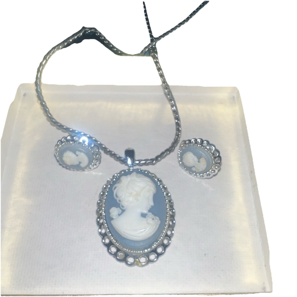 Silver Tone Lucite Cameo – Oval White Pendant Necklace & Matching Earrings
