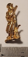 Vintage Minuteman Soldier w/Rifle Pin Gold Tone Cinerama Cranston As Pictured