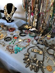 1/2 Pound Vintage To Modern COSTUME JEWELRY Lot. All Wearable!! Beautiful Pieces