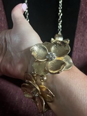 Signed “VCLM” Victorian Style Bold Y2K Gold Flower Necklace Bracelet Set 💕