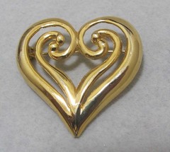 Vintage Signed AAi Shiny Gold Tone Scrolled HEART Brooch 1.5”