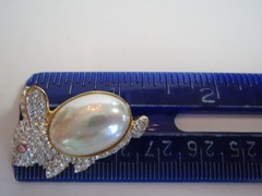 KREMENTZ Rabbit Bunny PIN BROOCH Faux Pear Crystal Yellow Gold Tone Pink Eyes