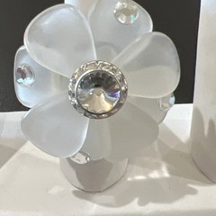Lucite Plastic Flower Ring Size 7