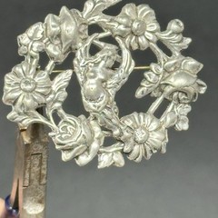Art Nouveau Brooch Pin Repousse Floral Wreath Art Deco 2″ Vintage
