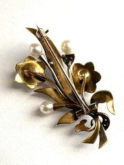 READ Victorian 10K 18K Mixed Metals Pearl Mine Cut Diamonds Leaf Flower Brooch