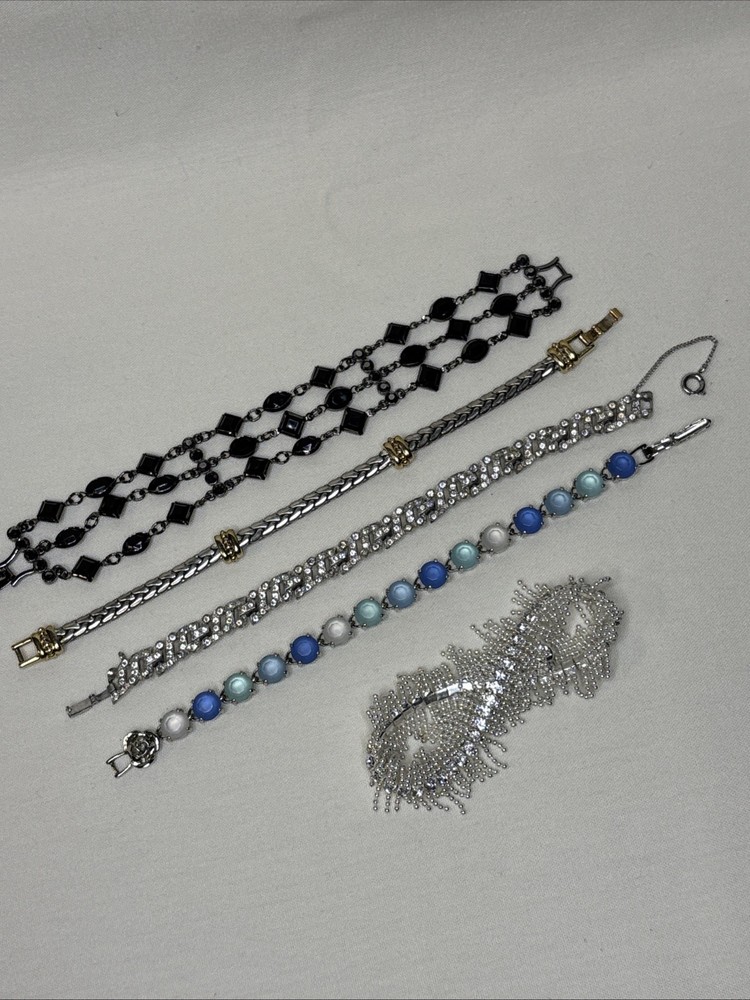 Lot Of 4 Womens Costume Jewelry Bracelets Pretty!