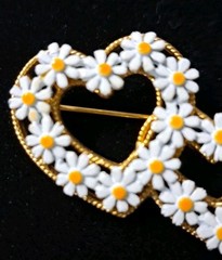 Vintage Daisy Flower Double Heart Brooch Pin Gold Tone Floral Jewelry Valentines