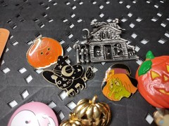 Lot Of 9 Halloween Themed Pins Brooches And Pin Back Buttons DMH10