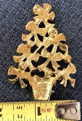 Vintage Avon Christmas Tree Pin — Brooch