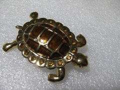 Lauren Conrad Signed Vintage Turtle Pin Gold Tone Honey Colored Enamel brooch