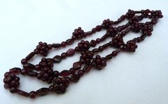 27 1/2″ LONG VINTAGE GARNET GEMSTONE CLUSTER & DIAMOND SHAPE BEADS NECKLACE