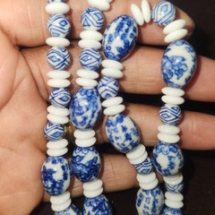 Vintage Blue White Porcelain Ceramic Beaded Necklace Chinoiserie Floral Barrel