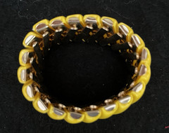 VINTAGE GOLD TONE & YELLOW LUCITE EXPANDABLE BRACELET