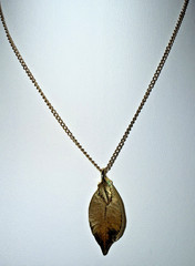 Vintage 15″ Gold Electroplated Natural Leaf Pendant Necklace No Brand Noted