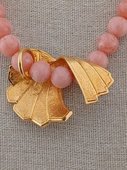 AVON 1990 DRAPED ELEGANCE NECKLACE EARRINGS SET gold-tone peach enamel & lucite