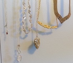 HUGE LOT VINTAGE-CONTEMPORARY PRETTY PENDANT NECKLACES 1 ALEX & ANI WONDER WOMAN