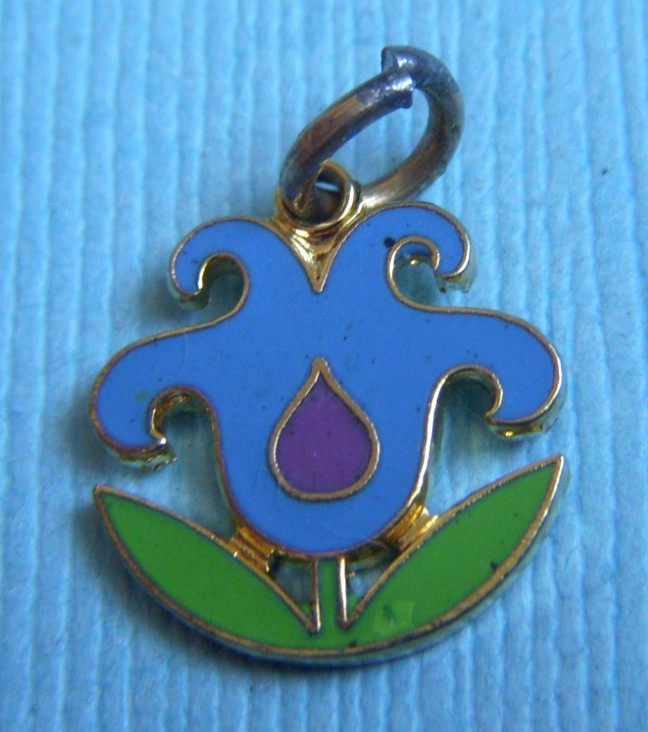 Vintage enamel Snowmass Ski Resort Aspen Colorado gold tone charm